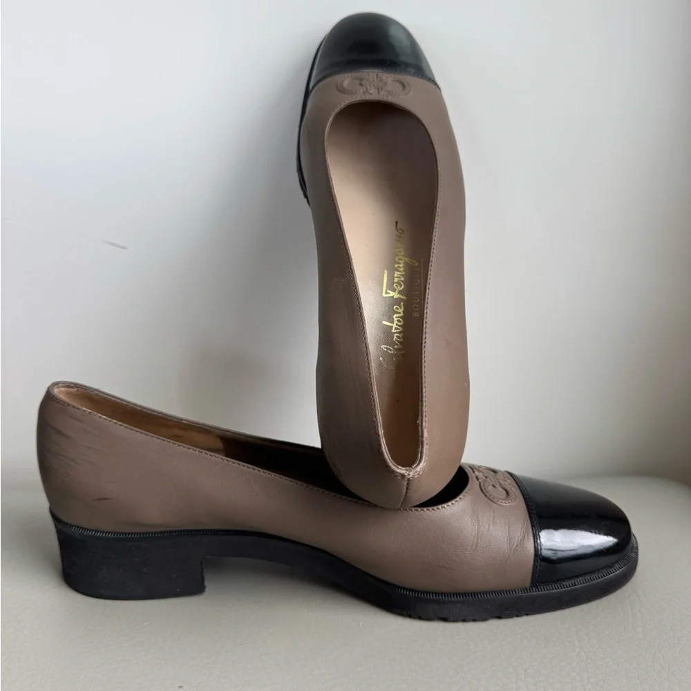 Salvatore Ferragamo Women's Taupe and Black block leather loafer/heel - Picture 2 of 8